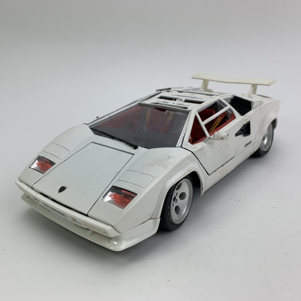 🤍Bburago - Vintage Lamborghini Countach 1988, 1:18 Scale 3047 Diamonds Die-Cast